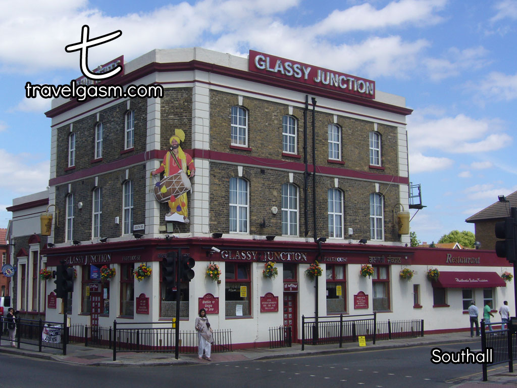 Our 2008 vintage photo of the former Glassy Junction pub in Southall.