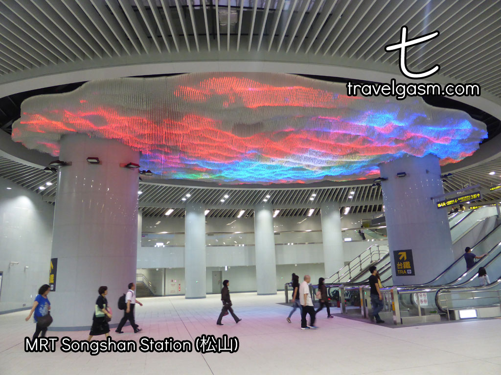 Beautiful artwork on the ceiling of Songshan Station resembles a jellyfish.